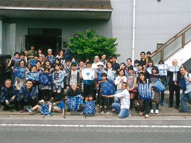 埼玉布教区「薫化会みんなの集い」を開催 —オリジナル藍染作品を作製—
