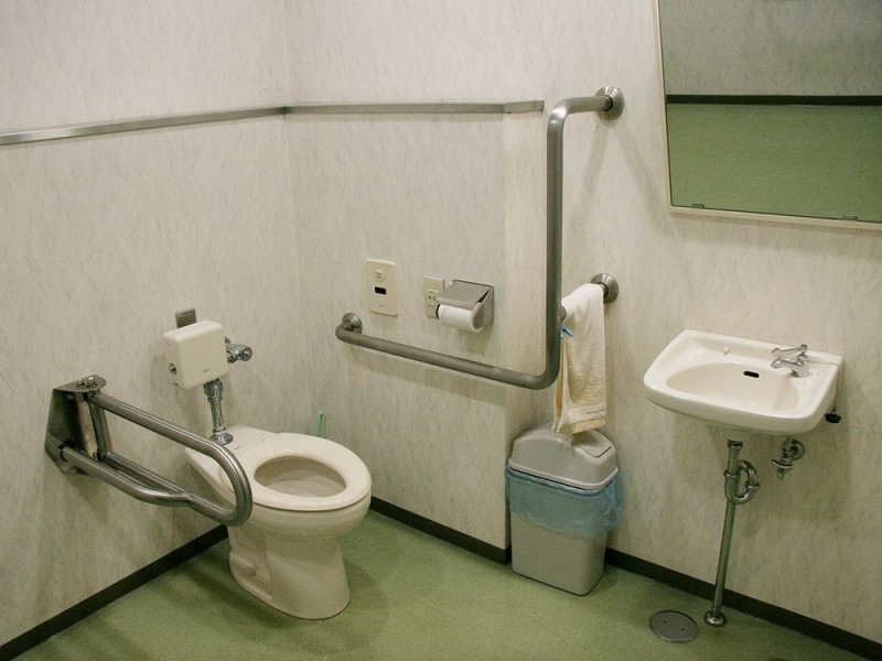 1F 身体障害者用トイレ